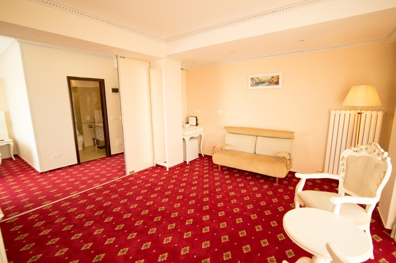 Msr Port Hotel มันกาเลีย ภายนอก รูปภาพ